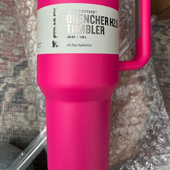 Stanley Vibrant Hot Pink Quencher H2.0 Tumbler NEW 40oz - Picture 5 of 5